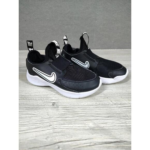 Nike Flex Runner 3 Boys 11c Black/White Slip On Athleisure - Picture 1 of 7